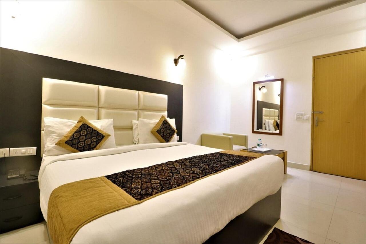 Aerocity Hotel Jindal Palace Delhi- A Well Hygiene Property"All Staff Vaccinated " 뉴델리 외부 사진
